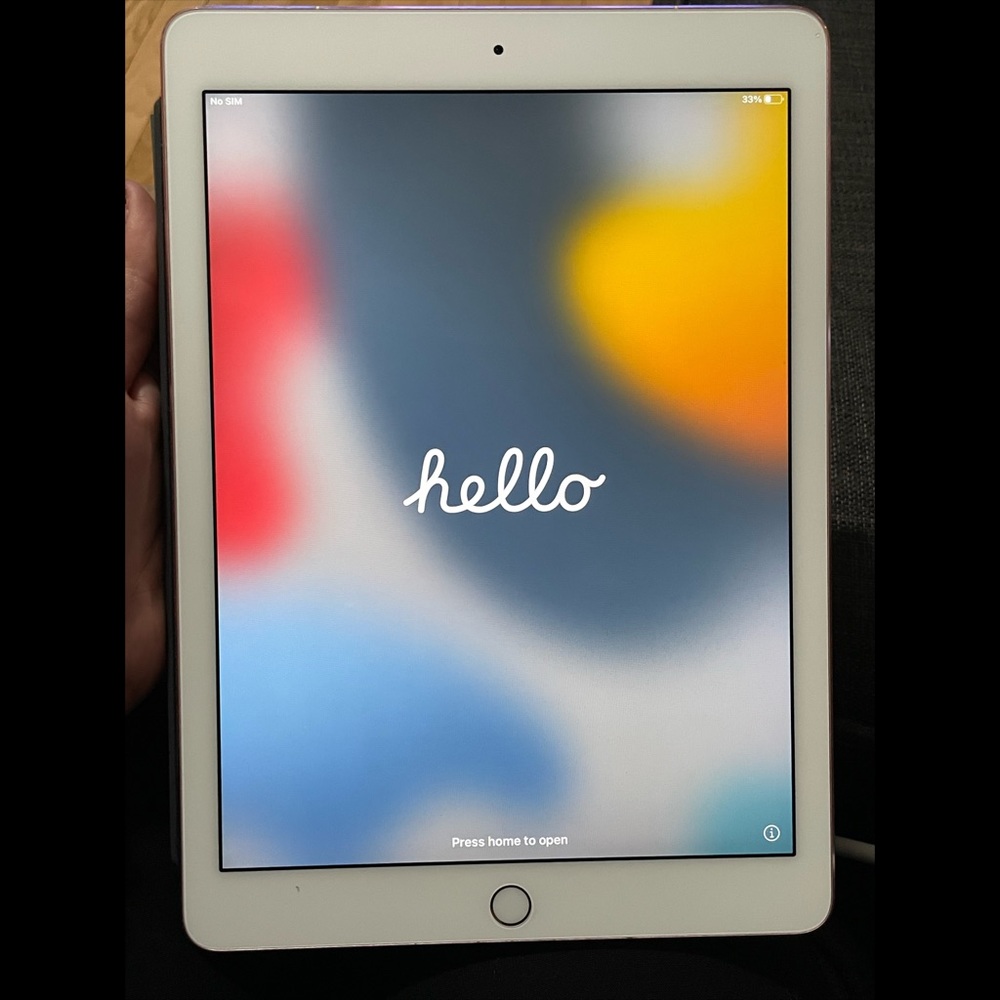 iPad Pro 9.7 128gb w/folio keyboard